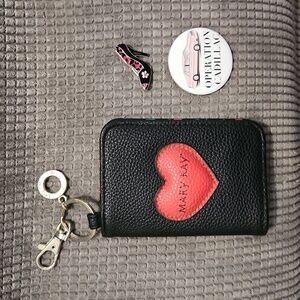 Bundle of 3 Mary Kay Collectables, Card Wallet, Button and Pin. ❤️🌹🖤